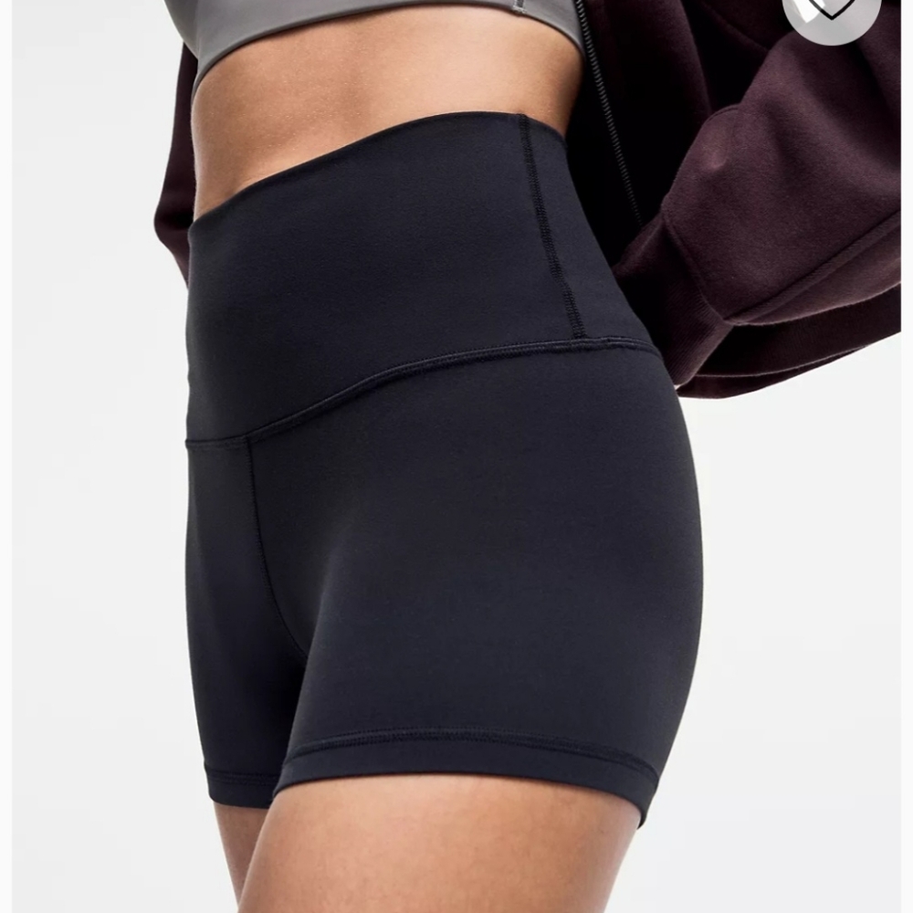 EUC Lululemon Align 4" High Rise shorts